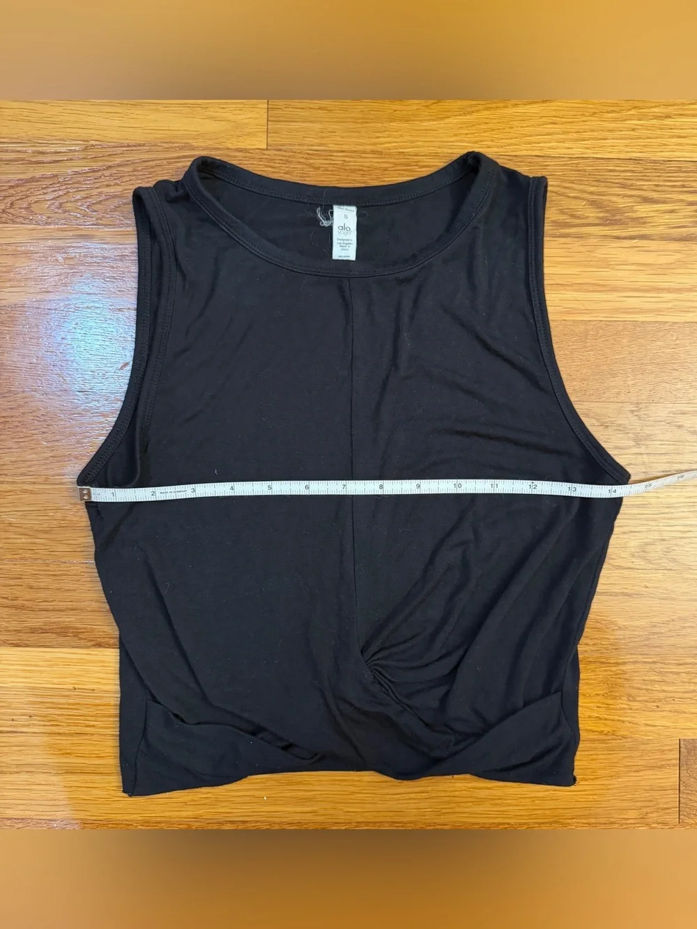Alo Yoga Cover Twist Front Cropped Tank Top Shirt in Black - Size Small